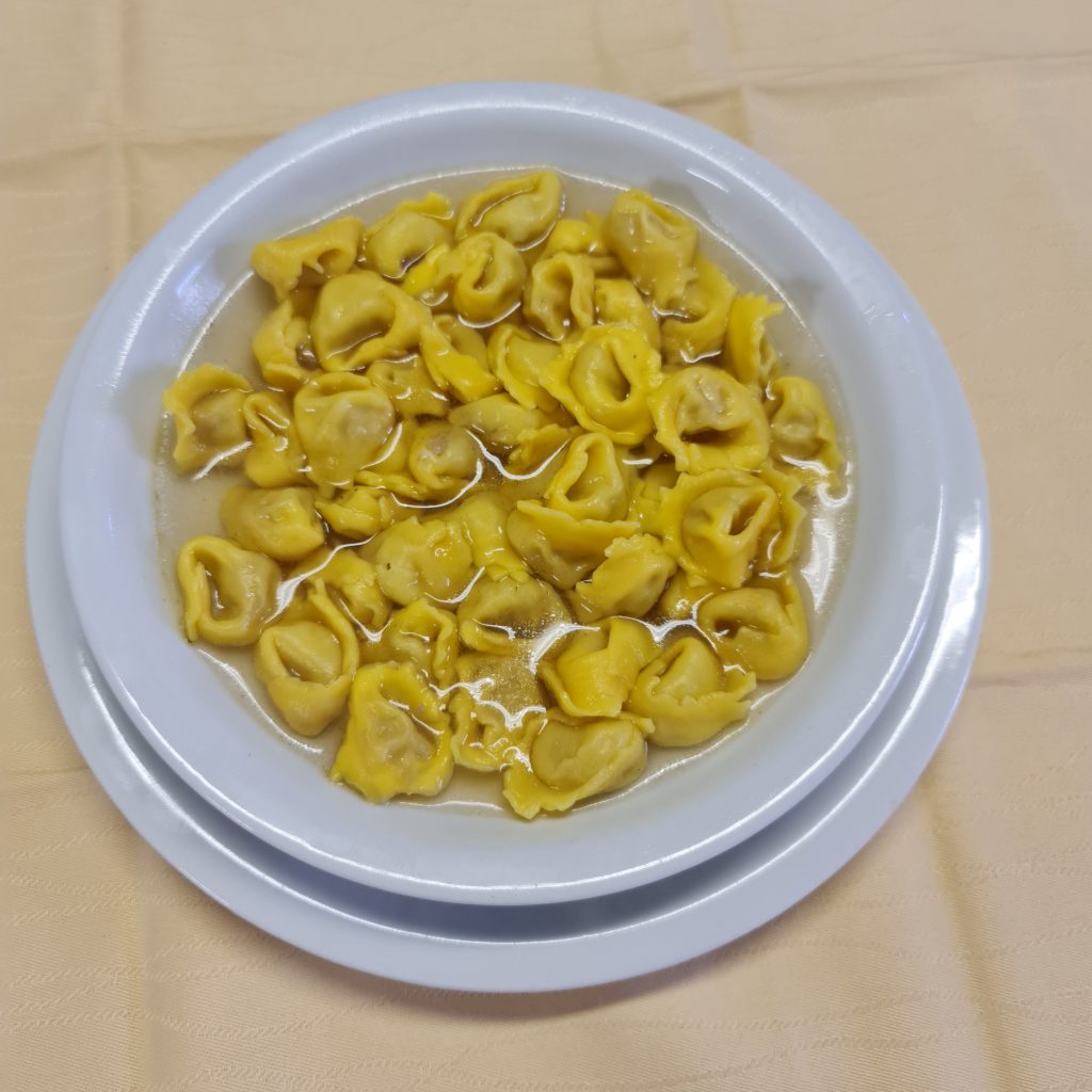 TORTELLINI DI CARNE IN BRODO